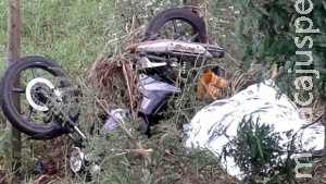 Motociclista sai da pista, bate em árvore e morre na MS-376 Motociclista sai da pista, bate em árvore e morre na MS-376
