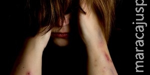 Mulher denuncia o próprio irmão por ter sido violentada Mulher denuncia o próprio irmão por ter sido violentada