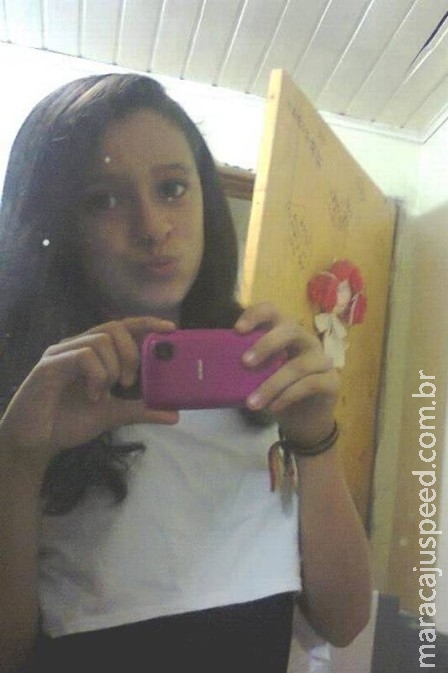Adolescente é apreendida suspeita de matar menina de 14 anos com 28 facadas Adolescente é apreendida suspeita de matar menina de 14 anos com 28 facadas