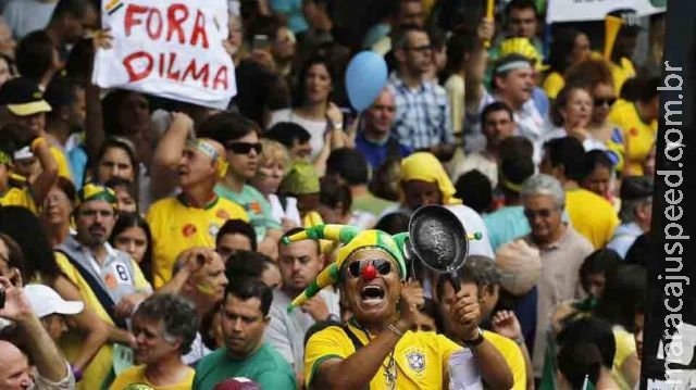 82% dos manifestantes de domingo votaram em Aécio Neves 82% dos manifestantes de domingo votaram em Aécio Neves