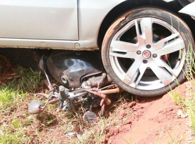 Motorista alcoolizado passa sobre moto e coloca culpa em adolescente Motorista alcoolizado passa sobre moto e coloca culpa em adolescente