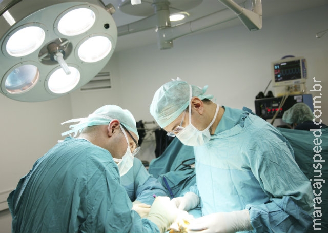 Cientista afirma que o primeiro transplante de cabeça pode acontecer até 2017 Cientista afirma que o primeiro transplante de cabeça pode acontecer até 2017