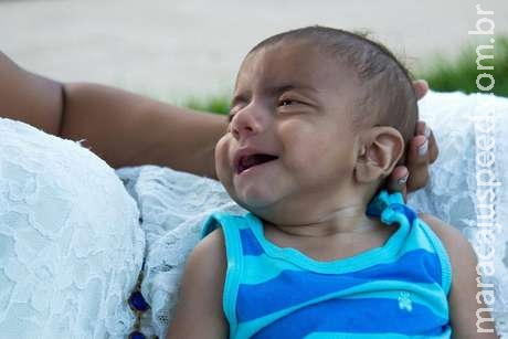 Bebê com doença rara vai tomar remédio à base de maconha