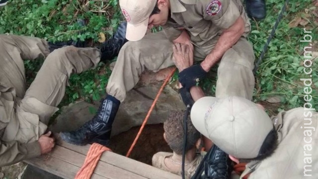 Homem cai em poço e espera dois dias para ser resgatado