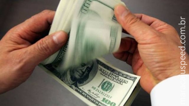 Dólar sobe mais de 1% e ultrapassa R$3,21 Dólar sobe mais de 1% e ultrapassa R$3,21