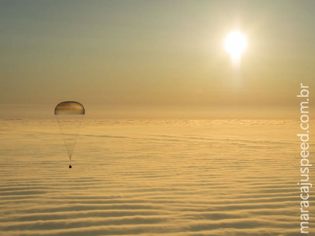 Três astronautas da ISS retornam à terra após 167 dias no espaço Três astronautas da ISS retornam à terra após 167 dias no espaço