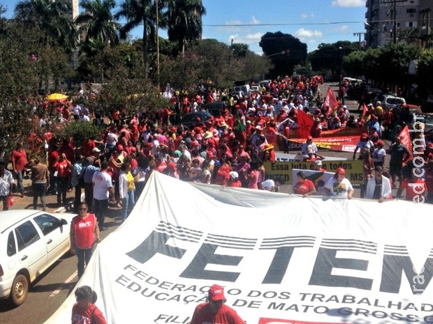 Entidades protestam a favor da Petrobras em Campo Grande