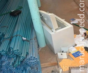 Ladrões invadem loja e roubam o equivalente a R$ 50 mil Ladrões invadem loja e roubam o equivalente a R$ 50 mil