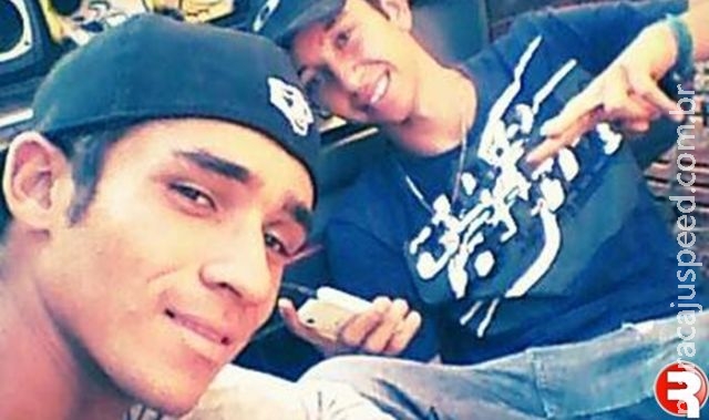Jovem apontado como suspeito da morte de primos se apresenta e volta para casa Jovem apontado como suspeito da morte de primos se apresenta e volta para casa