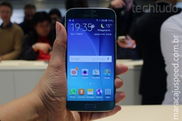 Samsung lança Galaxy S6 e Galaxy S6 Edge com foco no design Samsung lança Galaxy S6 e Galaxy S6 Edge com foco no design