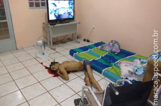 Cadeirante é morto com 10 tiros na frente da mulher e do filho Cadeirante é morto com 10 tiros na frente da mulher e do filho