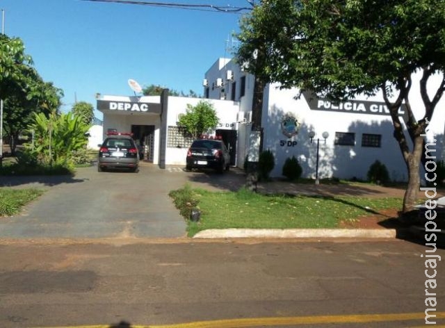 Com máscaras de capeta, ladrões invadem casa e rendem família para levar R$ 100 mil Com máscaras de capeta, ladrões invadem casa e rendem família para levar R$ 100 mil