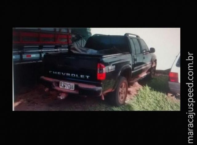 Policiais apreendem caminhonete furtada "recheada" com maconha Policiais apreendem caminhonete furtada "recheada" com maconha