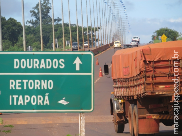 Caminhoneiros dão trégua e rodovias são liberadas Caminhoneiros dão trégua e rodovias são liberadas