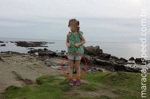 "Fantasma de botas" em foto intriga na internet