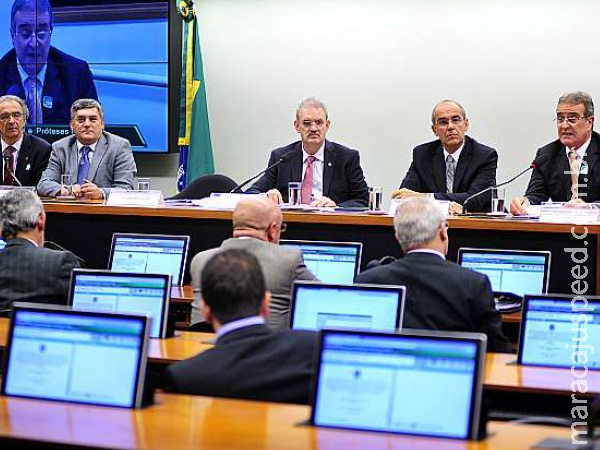 Conselho Federal admite que médicos têm conhecimento da máfia das próteses Conselho Federal admite que médicos têm conhecimento da máfia das próteses