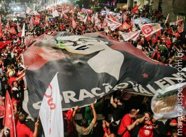 Justiça manda PT parar de usar ilustração de Dilma Justiça manda PT parar de usar ilustração de Dilma