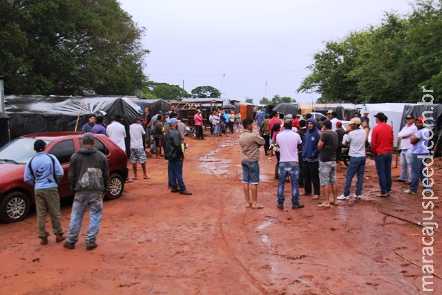 Acampamento com 1,5 mil famílias sem-terra já é o maior do MS Acampamento com 1,5 mil famílias sem-terra já é o maior do MS