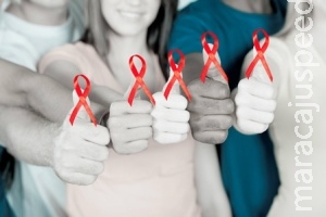 Saiba mais sobre a AIDS que atinge mais de 600 mil brasileiros Saiba mais sobre a AIDS que atinge mais de 600 mil brasileiros