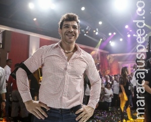 Cézar é o grande vencedor do BBB15 com 65% dos votos Cézar é o grande vencedor do BBB15 com 65% dos votos