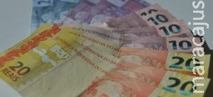 Governo Federal propõe na LDO salário mínimo de R$ 854 em 2016 Governo Federal propõe na LDO salário mínimo de R$ 854 em 2016