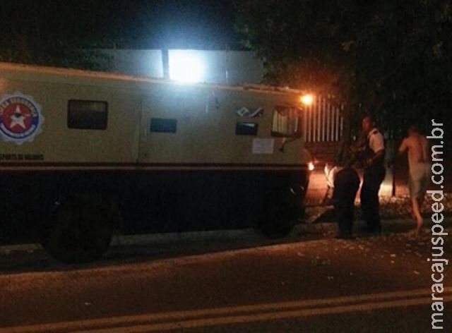 Sem freio, carro forte bate contra muro de casa na área central da Capital Sem freio, carro forte bate contra muro de casa na área central da Capital