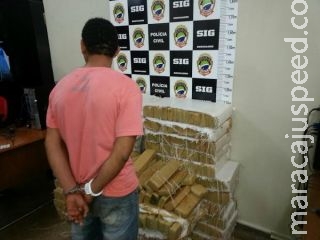 Polícia prende em flagrante homem com meia tonelada de maconha Polícia prende em flagrante homem com meia tonelada de maconha