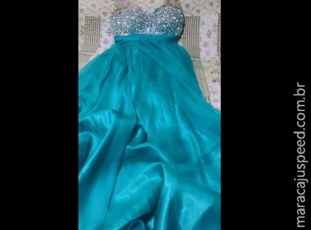 Menina com doença rara ganha campanha que doava vestido de festa Menina com doença rara ganha campanha que doava vestido de festa