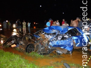 Acidente envolvendo táxi e caminhão deixa o saldo de dois mortos na rodovia MS-376