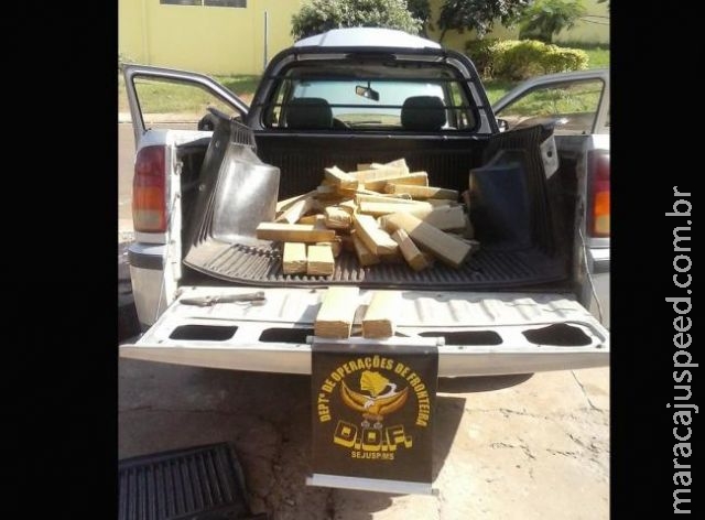 VÍDEO: polícia encontra droga em carro abordado em bloqueio de Coronel Sapucaia VÍDEO: polícia encontra droga em carro abordado em bloqueio de Coronel Sapucaia
