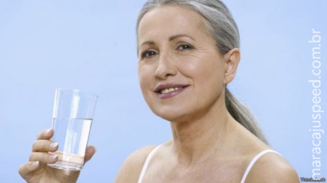 Cinco benefícios de beber água em jejum Cinco benefícios de beber água em jejum