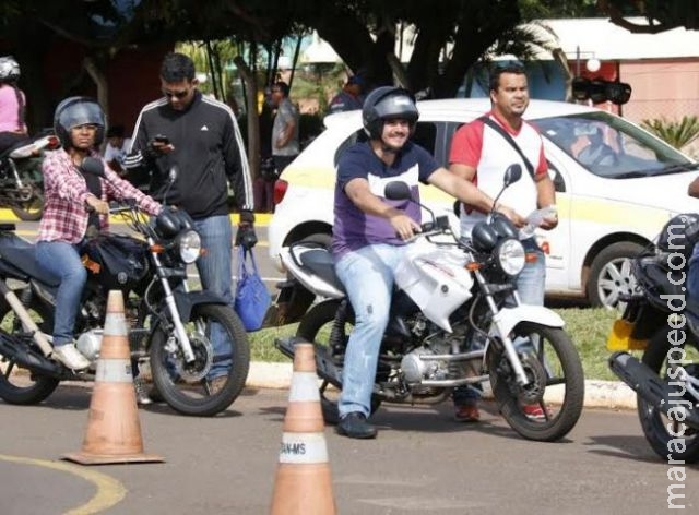 Instrutores protestam contra fim de ‘aulinha’ antes de prova no Detran-MS