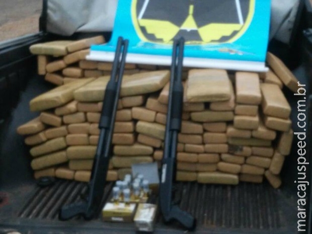 Dois idosos são presos com duas armas e 280 kg de maconha em MS Dois idosos são presos com duas armas e 280 kg de maconha em MS