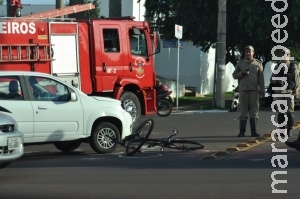 Ciclista fica gravemente ferido após ser atingido por carro em Campo Grande Ciclista fica gravemente ferido após ser atingido por carro em Campo Grande