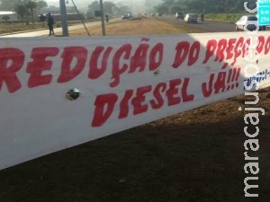 Caminhoneiros de Dourados suspendem greve até amanhã e aguardam posição do governo