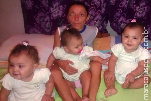 "Estamos felizes", diz anã mãe de trigêmeas que completaram 1 ano "Estamos felizes", diz anã mãe de trigêmeas que completaram 1 ano