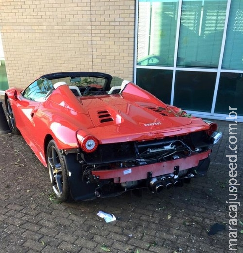 Milionário danifica Ferrari cinco dias após comprar o carrão
