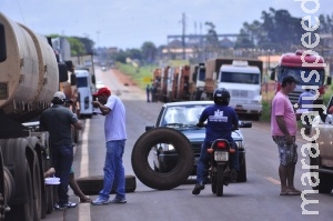 Caminhoneiros voltam a protestar por tabela do frente em rodovias amanhã Caminhoneiros voltam a protestar por tabela do frente em rodovias amanhã
