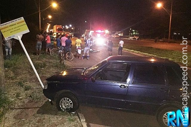 Mulher tenta atravessar avenida sem faixa de pedestre e morre atropelada Mulher tenta atravessar avenida sem faixa de pedestre e morre atropelada