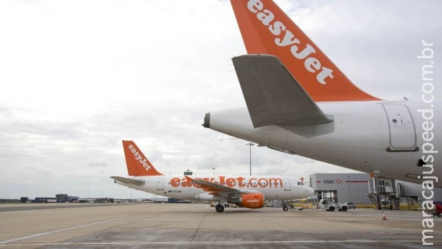 Passageiro espanca aeromoça por causa de sanduíche e avião pousa Passageiro espanca aeromoça por causa de sanduíche e avião pousa