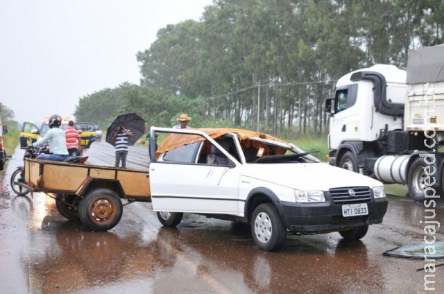 Carretinha desestabiliza, carro capota e condutor fica em estado grave Carretinha desestabiliza, carro capota e condutor fica em estado grave