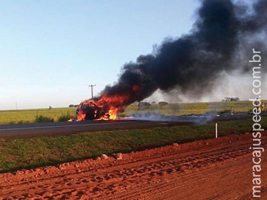 Família morre carbonizada em acidente na BR-163 próximo de Campo Grande Família morre carbonizada em acidente na BR-163 próximo de Campo Grande