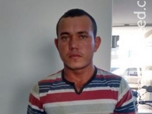Menina que escapou de estupro tem insônia e não consegue ir à escola Menina que escapou de estupro tem insônia e não consegue ir à escola
