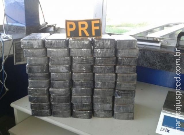 Carro com placas de Campo Grande é apreendido com 50 kg de cocaína no Paraná Carro com placas de Campo Grande é apreendido com 50 kg de cocaína no Paraná