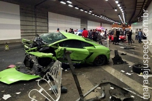 Jovens que destruíram Lamborghini e Ferrari são condenados à prisão Jovens que destruíram Lamborghini e Ferrari são condenados à prisão