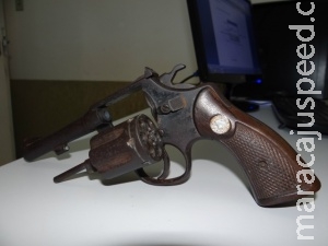 Menor com 16 passagens pela polícia é flagrado com arma