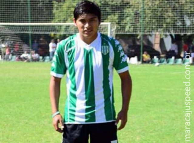 VÍDEO: Jogador argentino morre após bater a cabeça em muro durante jogo VÍDEO: Jogador argentino morre após bater a cabeça em muro durante jogo