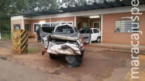 Quadrilha mantém jovens reféns e ao fugir da polícia capota veículo na MS-164 Quadrilha mantém jovens reféns e ao fugir da polícia capota veículo na MS-164