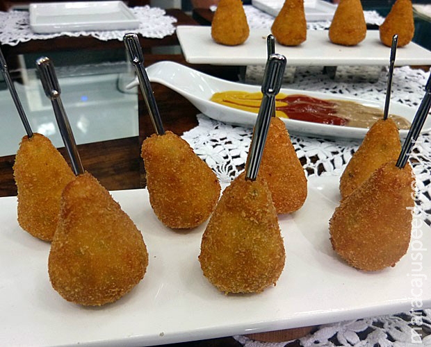 Aprenda a fazer uma deliciosa coxinha cremosa sem massa Aprenda a fazer uma deliciosa coxinha cremosa sem massa
