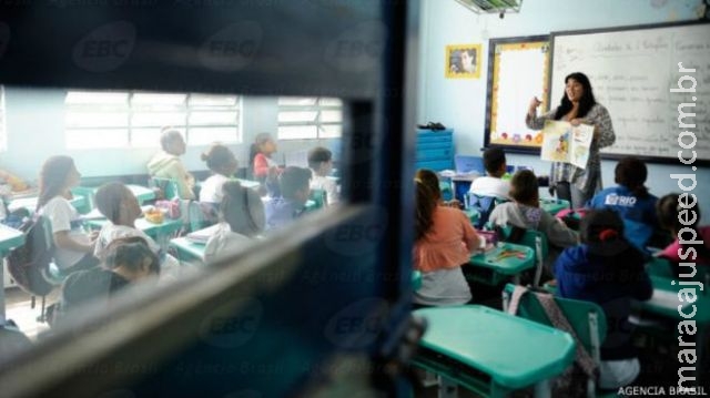 Professores no Brasil estão entre mais mal pagos em ranking internacional Professores no Brasil estão entre mais mal pagos em ranking internacional